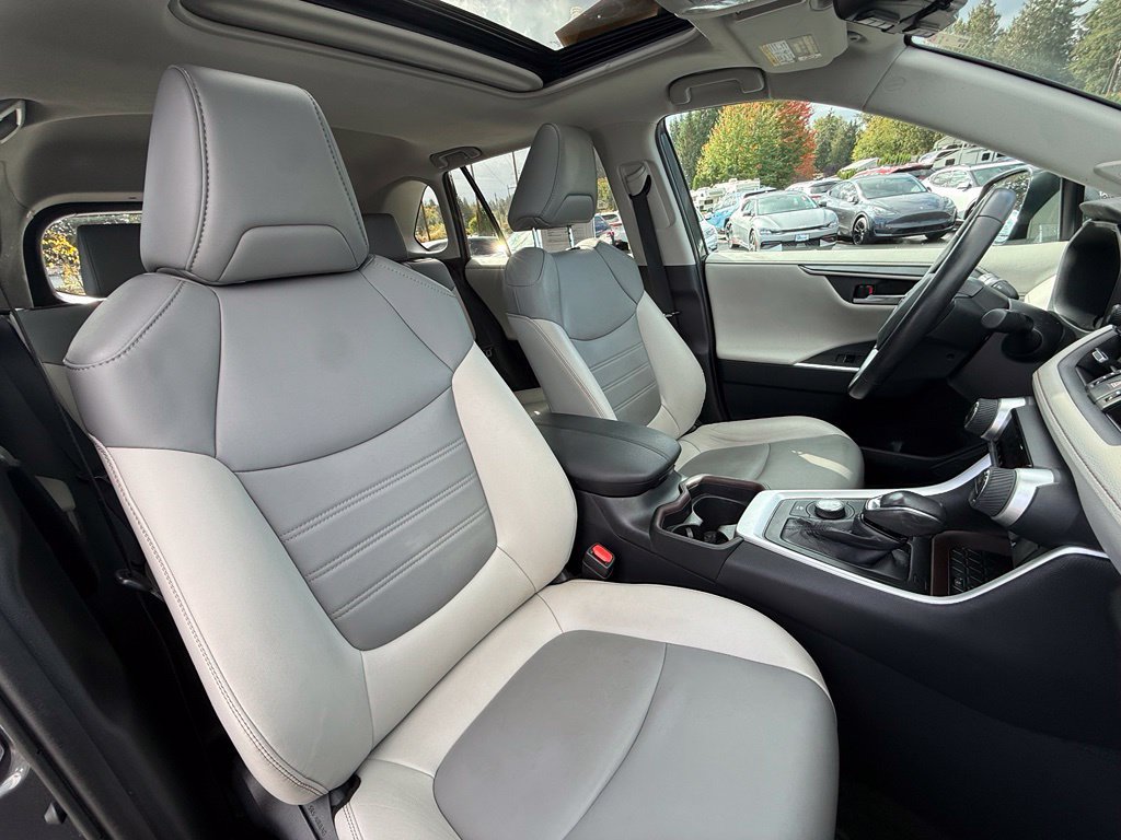 Used 2019 Toyota RAV4 Limited AWD/4WD image 21