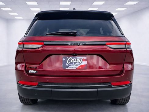 Used 2023 Jeep Grand Cherokee Altitude image 10