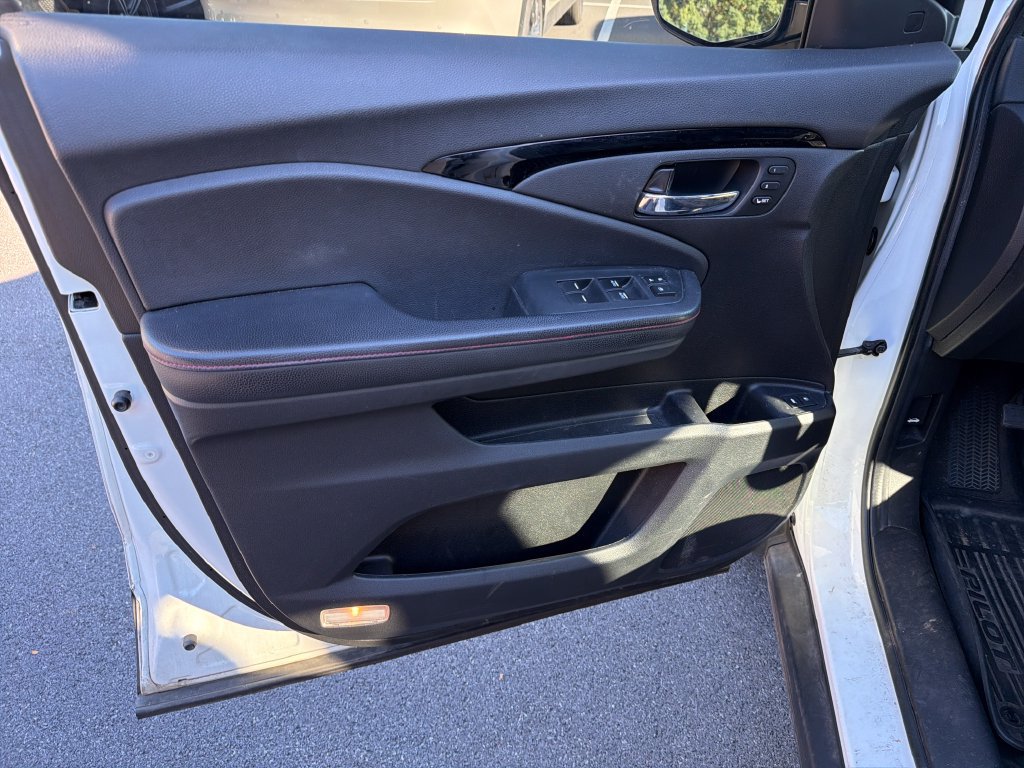 Used 2021 Honda Pilot Black Edition image 11