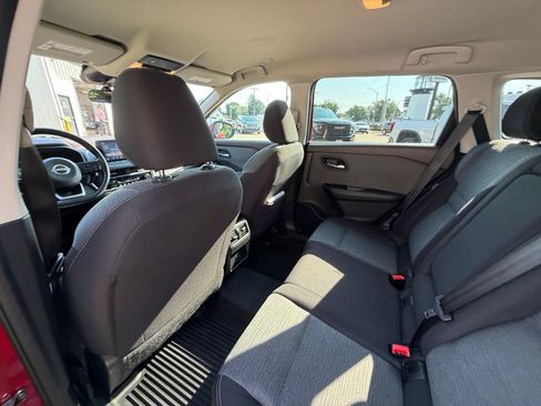 Used 2023 Nissan Rogue SV AWD/4WD image 24