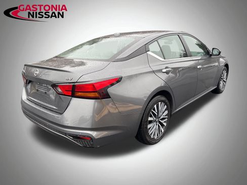 Used 2024 Nissan Altima 2.5 SV image 15