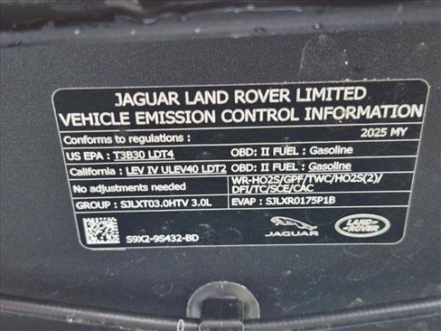 Used 2025 Land Rover Range Rover SE AWD/4WD image 24