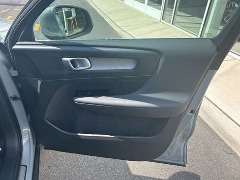 Certified 2025 Volvo XC40 B5 Plus AWD/4WD image 14