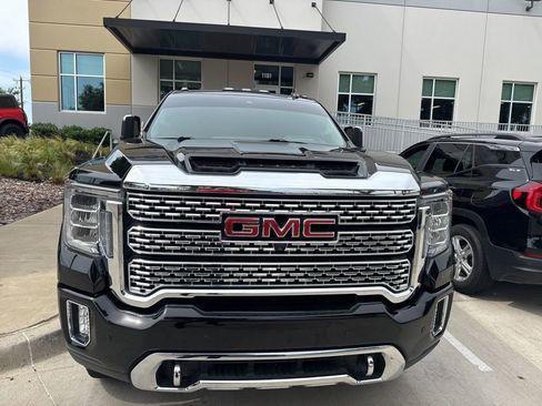 Used 2022 GMC Sierra 2500 Denali w/ Denali Black Diamond Edition AWD/4WD image 3