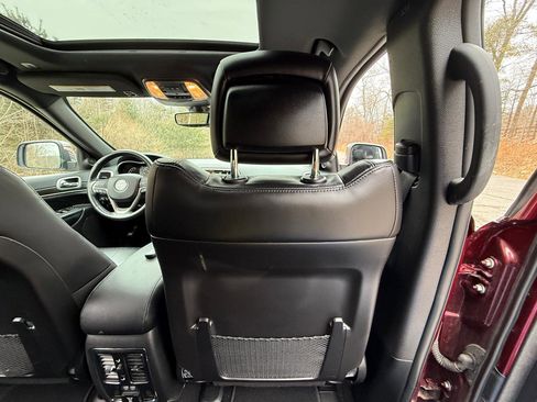 Used 2021 Jeep Grand Cherokee Limited image 30