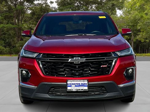 Used 2023 Chevrolet Traverse RS image 2