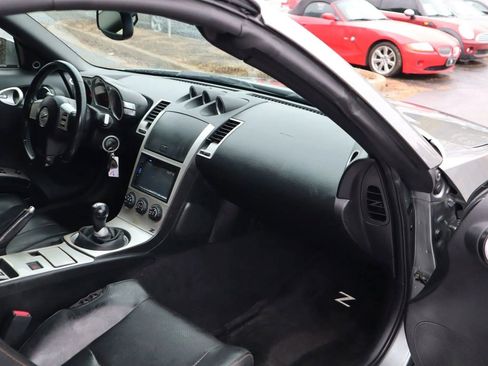 Used 2005 Nissan 350Z Touring image 11