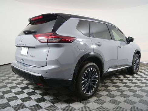 Used 2025 Nissan Rogue Platinum w/ Tech Package FWD image 3