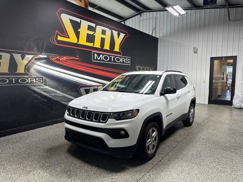 Used 2024 Jeep Compass Latitude w/ Altitude Special Edition AWD/4WD image 1