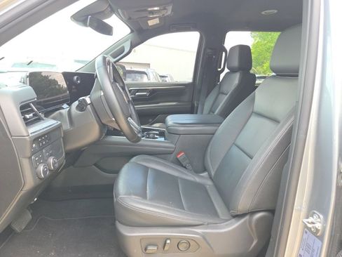 Used 2025 Chevrolet Tahoe LT image 3