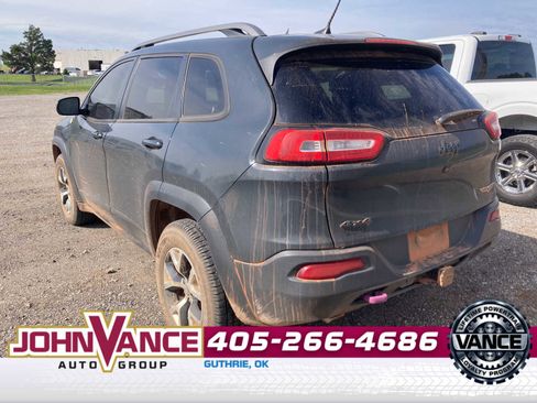 Used 2016 Jeep Cherokee Trailhawk w/ Comfort/Convenience Group AWD/4WD image 4