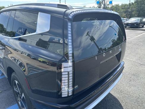 New 2026 Hyundai Ioniq 9 SE image 8