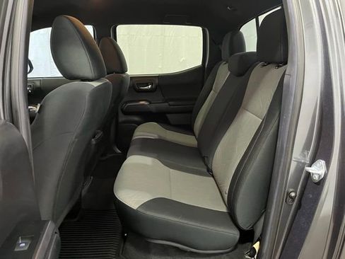 Certified 2021 Toyota Tacoma TRD Off-Road AWD/4WD image 11