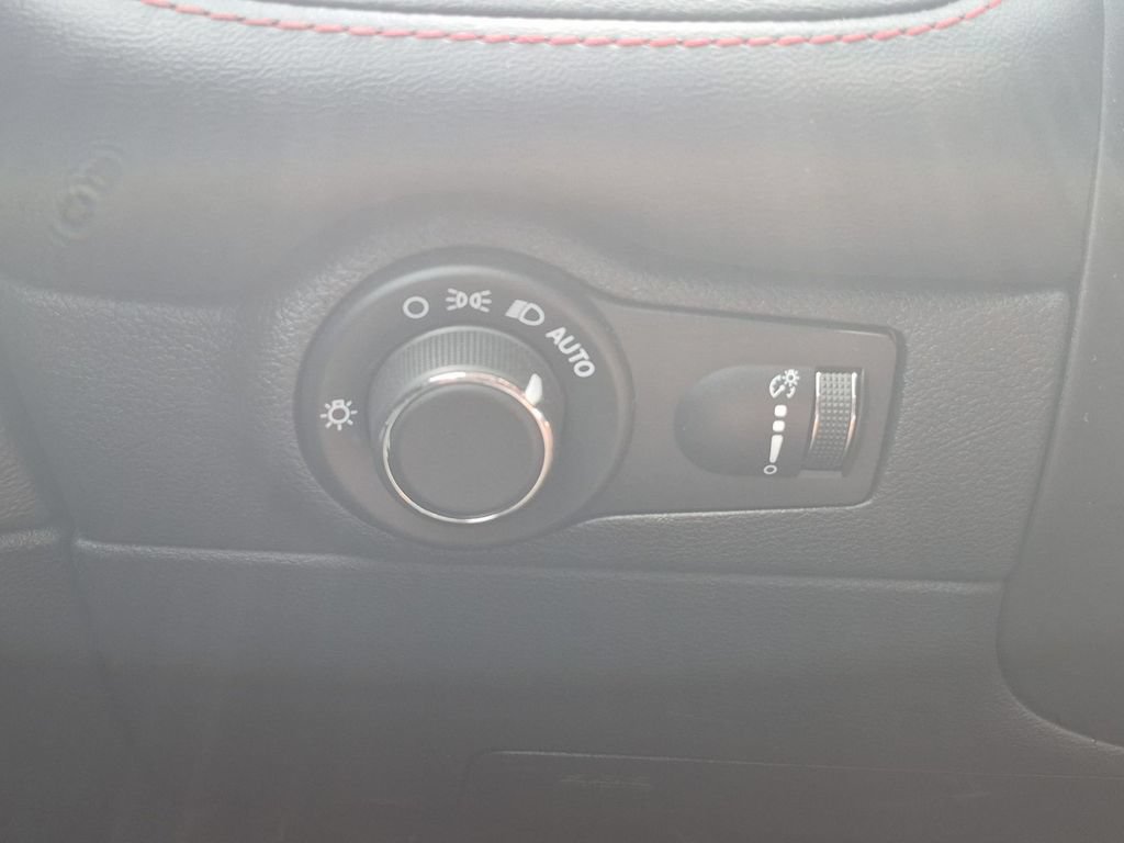 Used 2025 Dodge Durango GT RWD image 17