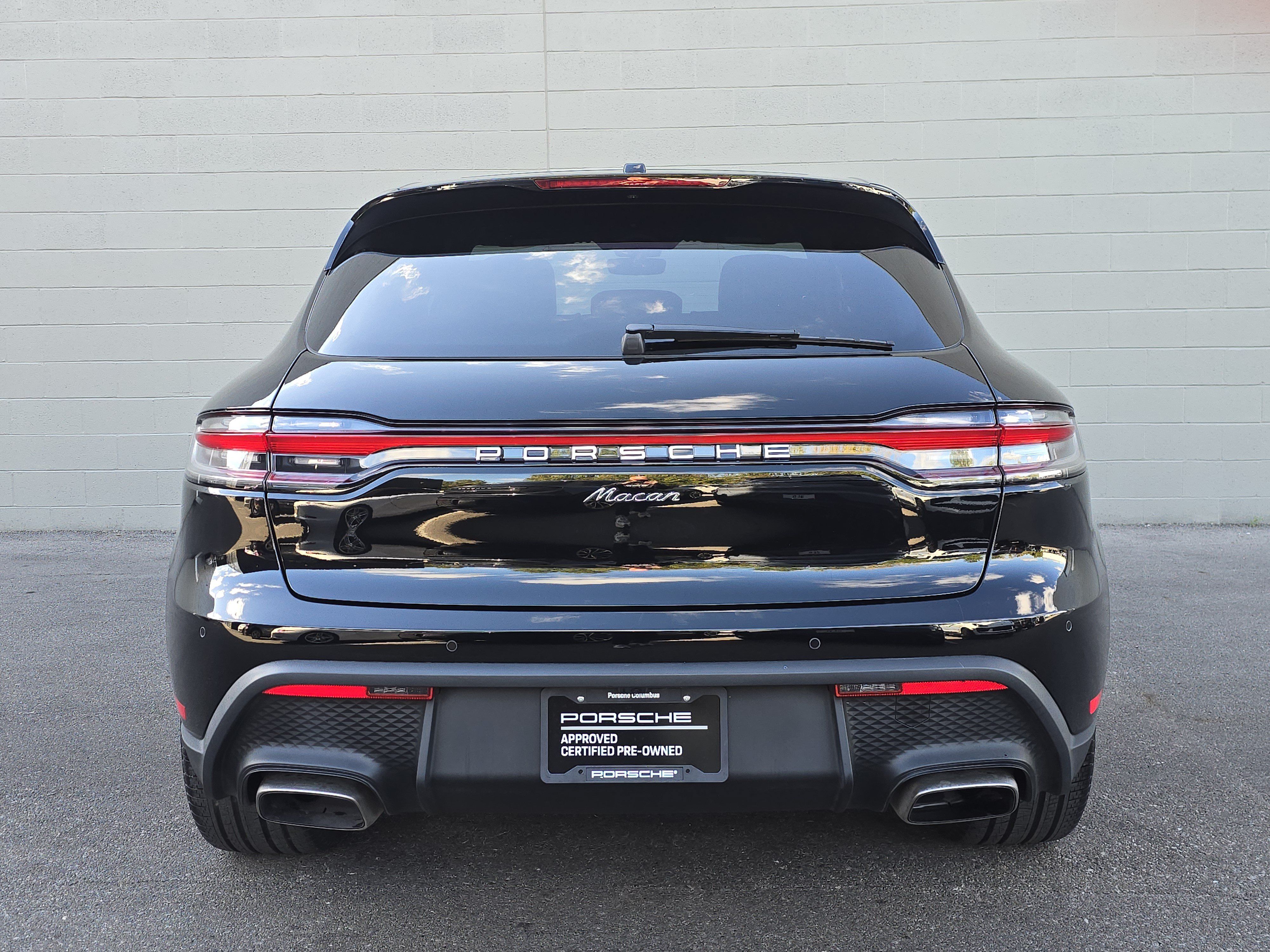 Certified 2025 Porsche Macan AWD/4WD image 8