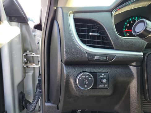 Used 2017 Chevrolet Traverse LT image 20