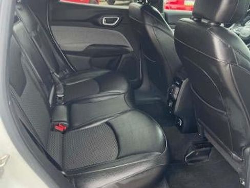 Used 2025 Jeep Compass Latitude AWD/4WD image 7