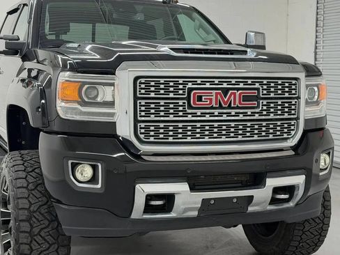 Used 2018 GMC Sierra 2500 Denali w/ Duramax Plus Package AWD/4WD image 39
