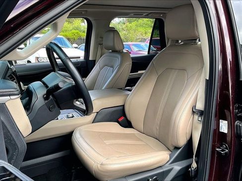 Used 2024 Ford Expedition Limited AWD/4WD image 19