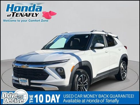 Used 2024 Chevrolet TrailBlazer LT image 2