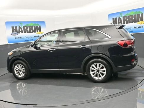 Used 2020 Kia Sorento LX image 3