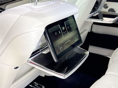 Used 2023 Rolls-Royce Phantom Sedan RWD image 28