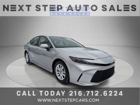 Used 2025 Toyota Camry XSE image 1