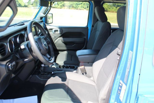 Used 2022 Jeep Gladiator Sport AWD/4WD image 13