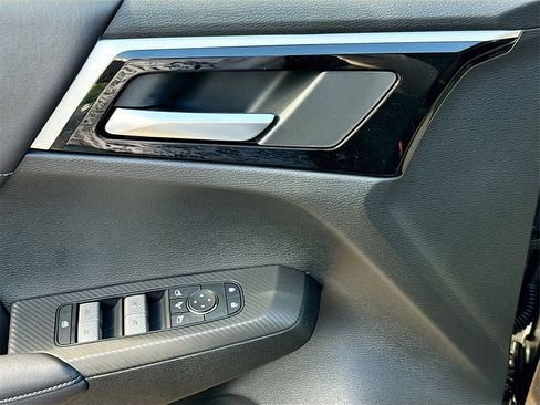 New 2025 Mitsubishi Outlander SE image 18