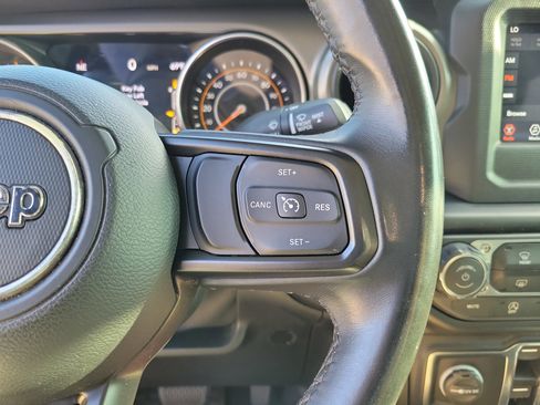 Used 2021 Jeep Gladiator Sport image 14