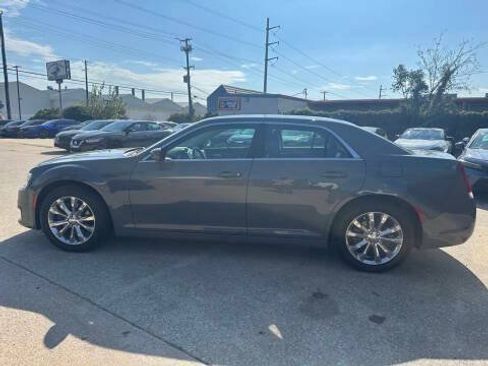 Used 2019 Chrysler 300 Touring L w/ Quick Order Package 22F AWD/4WD image 9