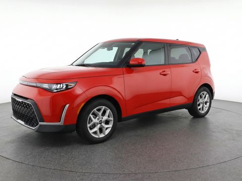 Used 2025 Kia Soul LX w/ LX Technology Package image 3