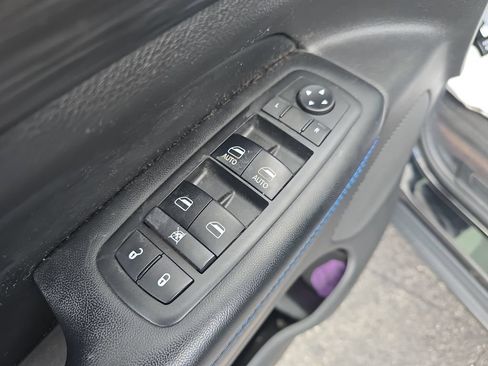 Used 2019 Jeep Grand Cherokee Laredo AWD/4WD image 11