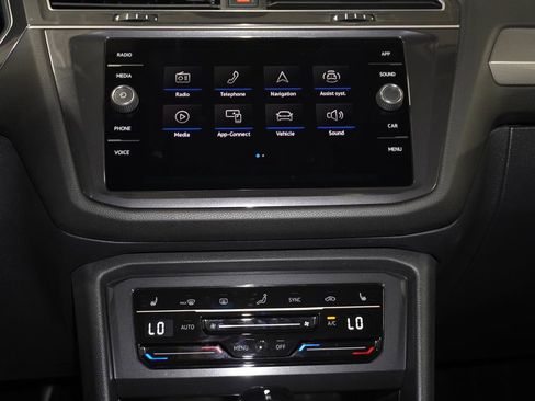 Used 2022 Volkswagen Tiguan SE image 20