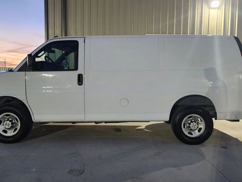 Used 2024 Chevrolet Express 2500 w/ Driver Convenience Package RWD image 5