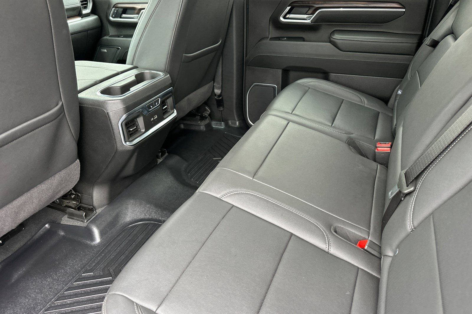 Used 2025 GMC Sierra 2500 SLT w/ SLT Premium Package AWD/4WD image 13