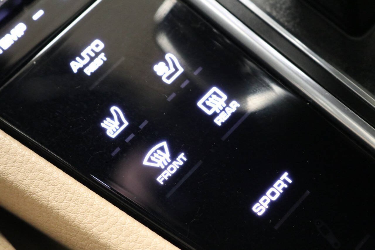 Used 2020 Porsche Cayenne Turbo AWD/4WD image 50