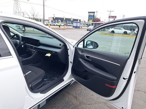 Used 2024 Hyundai Sonata SEL AWD/4WD image 16