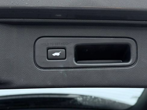 Used 2025 Honda Pilot Touring image 14