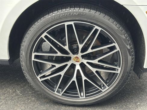 Used 2025 Porsche Macan Turbo image 10