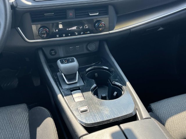 Used 2024 Nissan Rogue SV FWD image 17