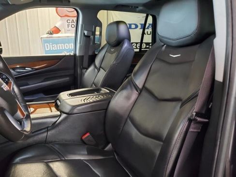 Used 2017 Cadillac Escalade Luxury AWD/4WD image 19