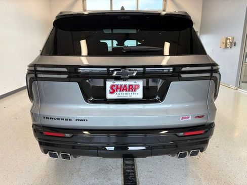 Used 2025 Chevrolet Traverse RS w/ LPO, Floor Liner Package AWD/4WD image 8