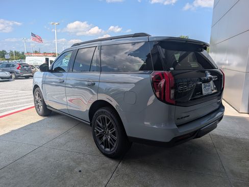 New 2027 Ford Expedition Platinum w/ Stealth Appearance Package AWD/4WD image 3