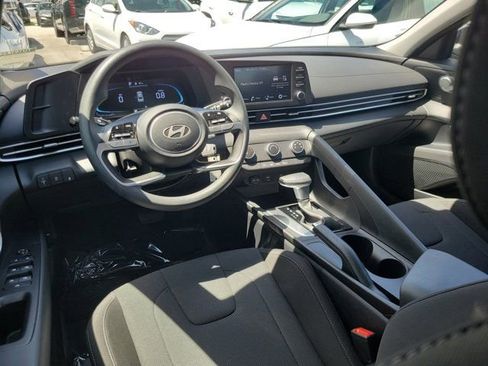 Used 2026 Hyundai Elantra SE image 11