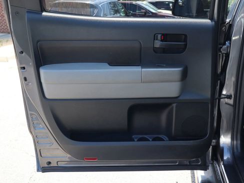 Used 2011 Toyota Tundra 2WD CrewMax w/ Tow Pkg image 10