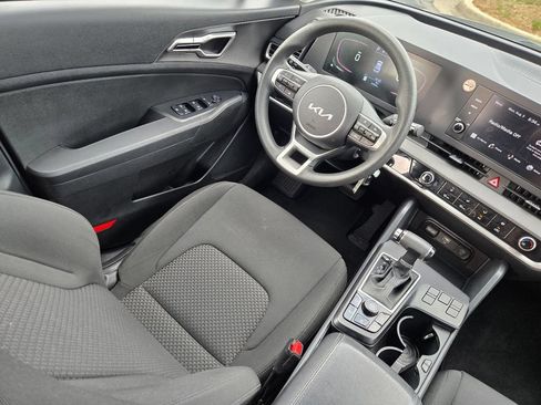 Used 2024 Kia Sportage LX FWD image 17