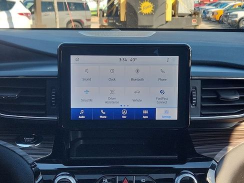 Used 2023 Ford Explorer Limited w/ Equipment Group 301A AWD/4WD image 18