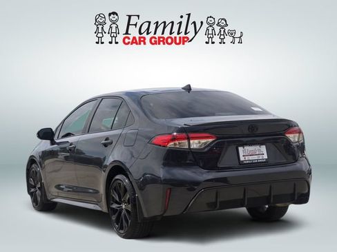 Used 2023 Toyota Corolla SE FWD image 3