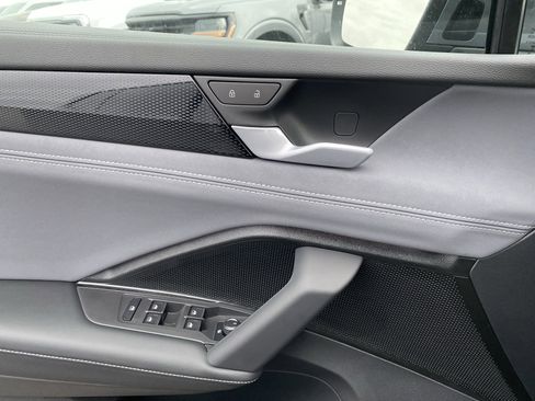 New 2025 Volkswagen Tiguan SE image 15